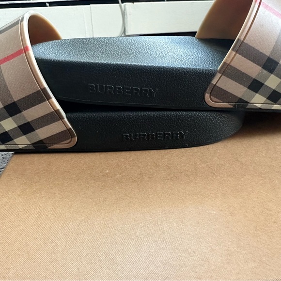 Size 40 men Burberry, print slides - Picture 5 of 8